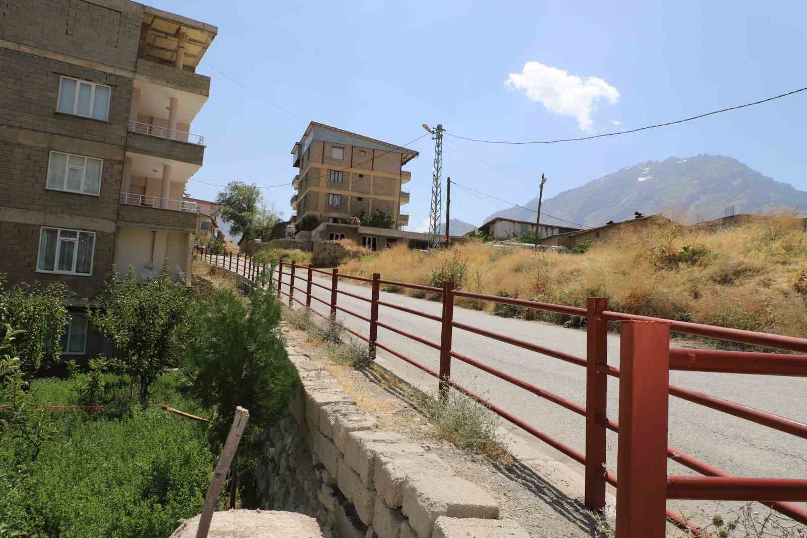 Vali Çelik sözünü tutu korkuluk yaptırdı