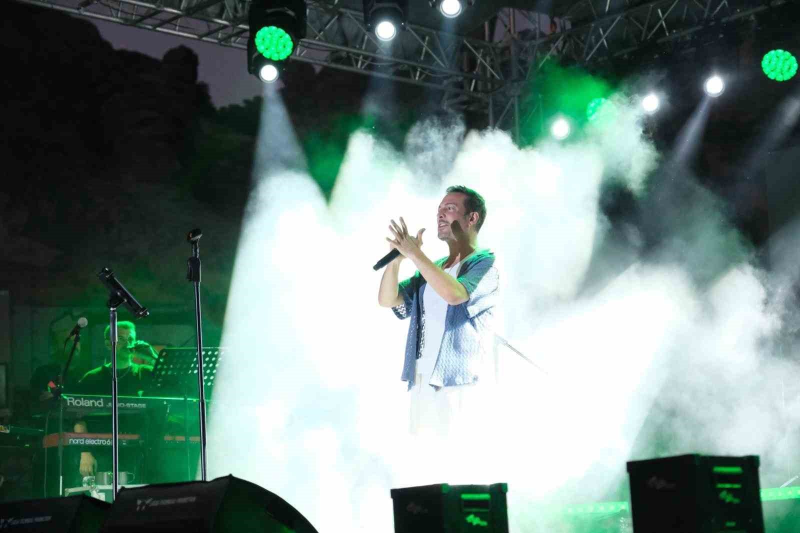 Oğuzhan Ko&ccedil;, Sivrihisar&rsquo;da unutulmaz bir konser verdi
