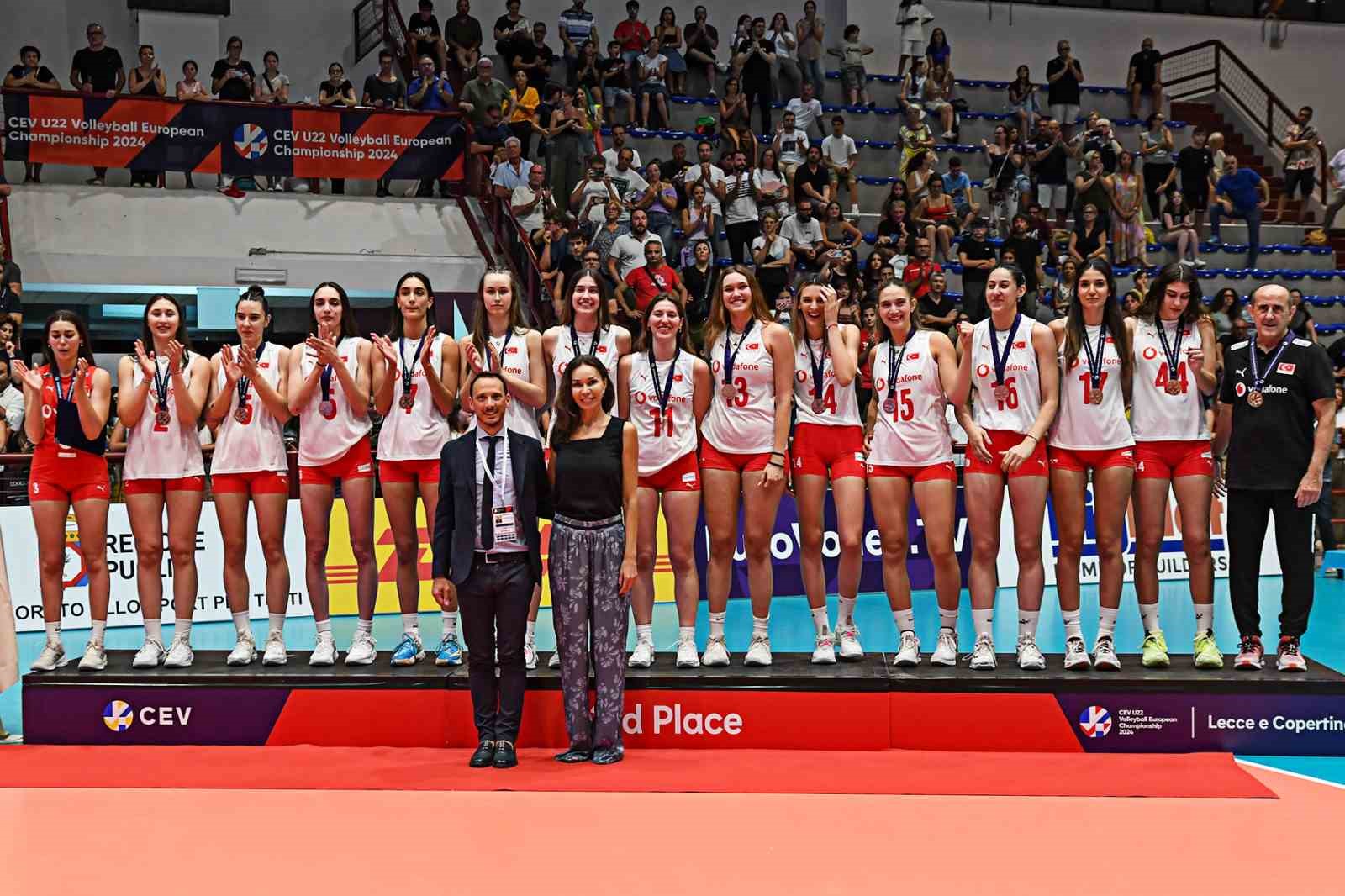 Aleksia Karutasu ve Selin Adalı, U22 Avrupa Şampiyonası&rsquo;nda r&uuml;ya takıma se&ccedil;ildi
