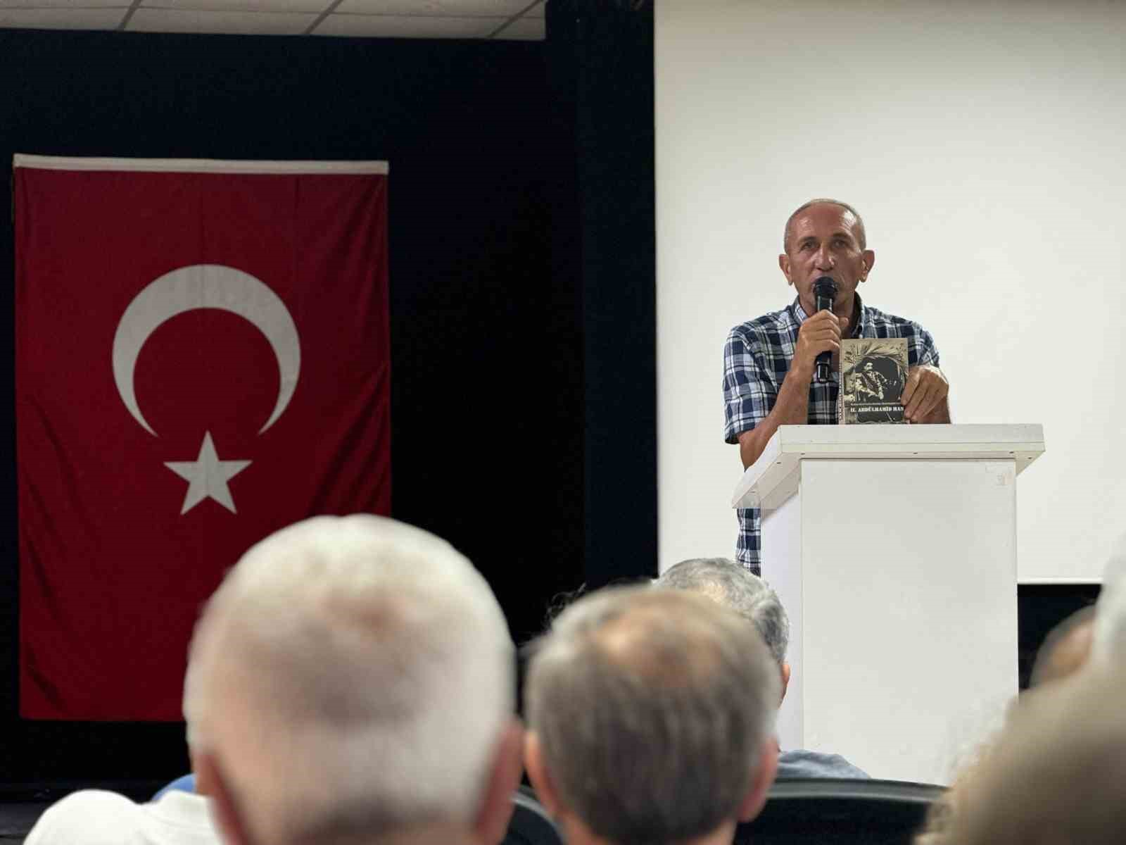 Yalova&rsquo;da Sevencan&rsquo;ın imza g&uuml;n&uuml;ne yoğun ilgi
