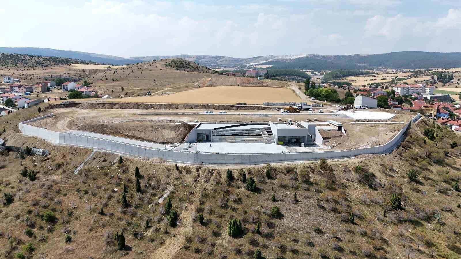 Başkan Bakkalcıoğlu teknik heyetlerle birlikte Kurtuluş Savaşı ve İn&ouml;n&uuml; Zaferleri Anı Evi&rsquo;nde incelemelerde bulundu
