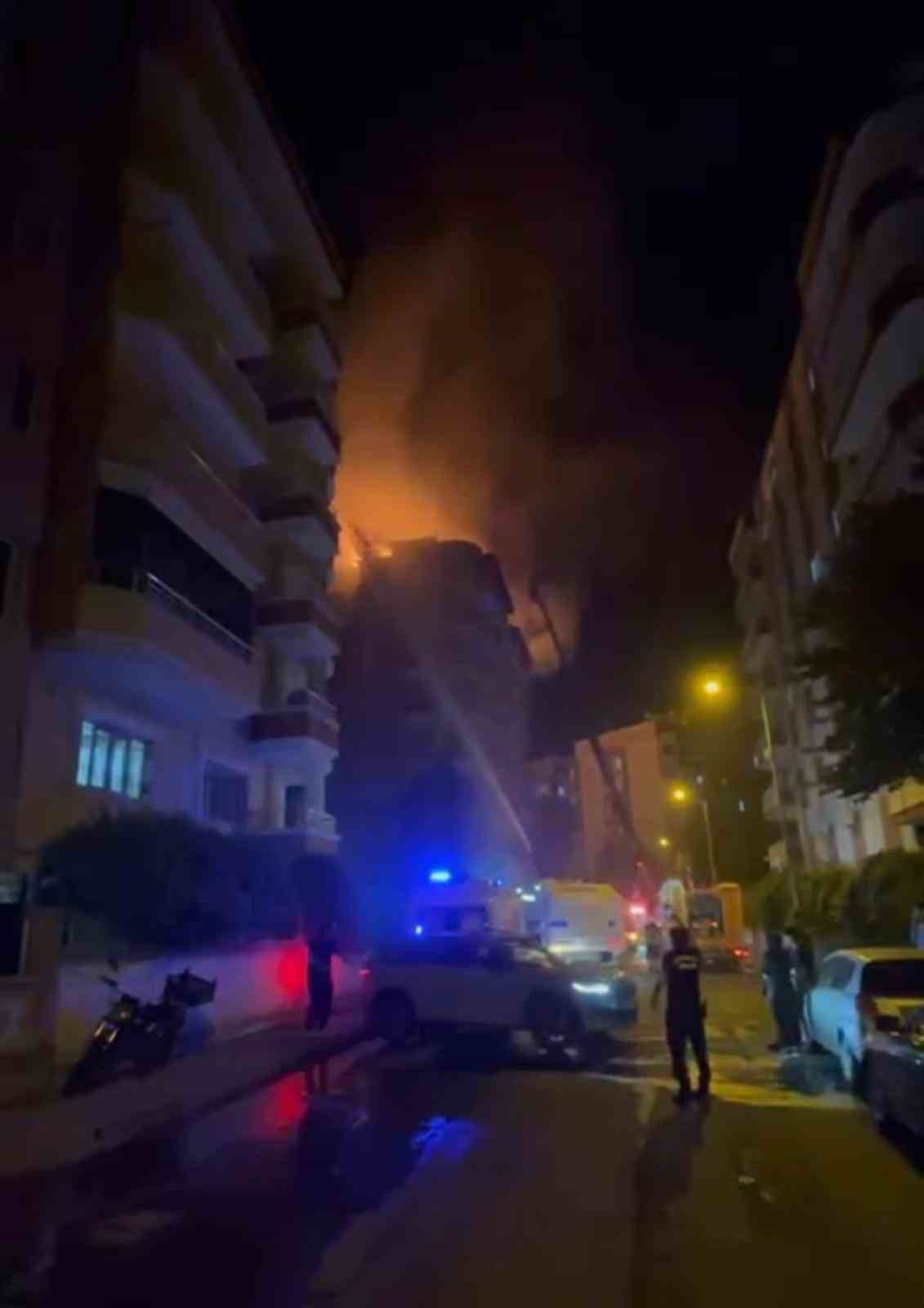 Batman’da çıkan yangında alevler geceyi aydınlattı 