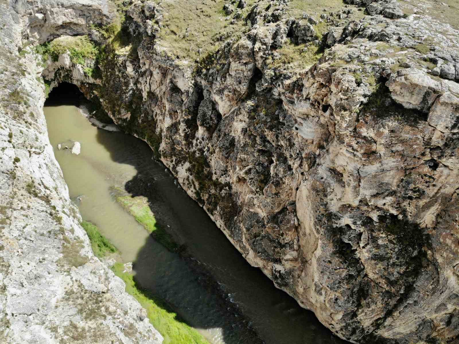 Doğal Kudret Köprüsü manzarasıyla hayran bırakıyor