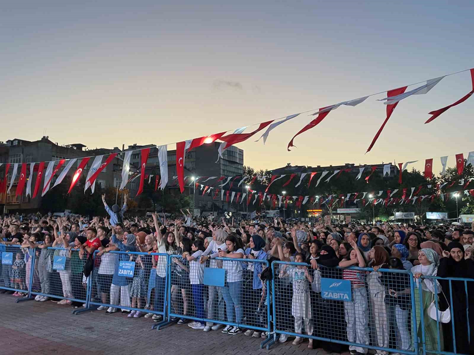 Sultangazi’de Sinan Akçıl coşkusu
