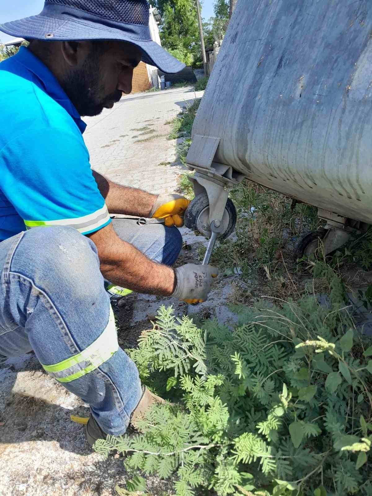 Ceyhan Belediyesi&rsquo;nden Mercimek Mahallesi&rsquo;ne temizlik &ccedil;ıkarması
