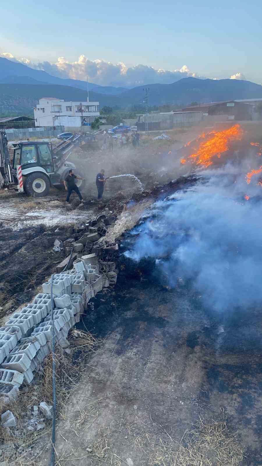 Hassa’da saman balyaları alevlere teslim oldu
