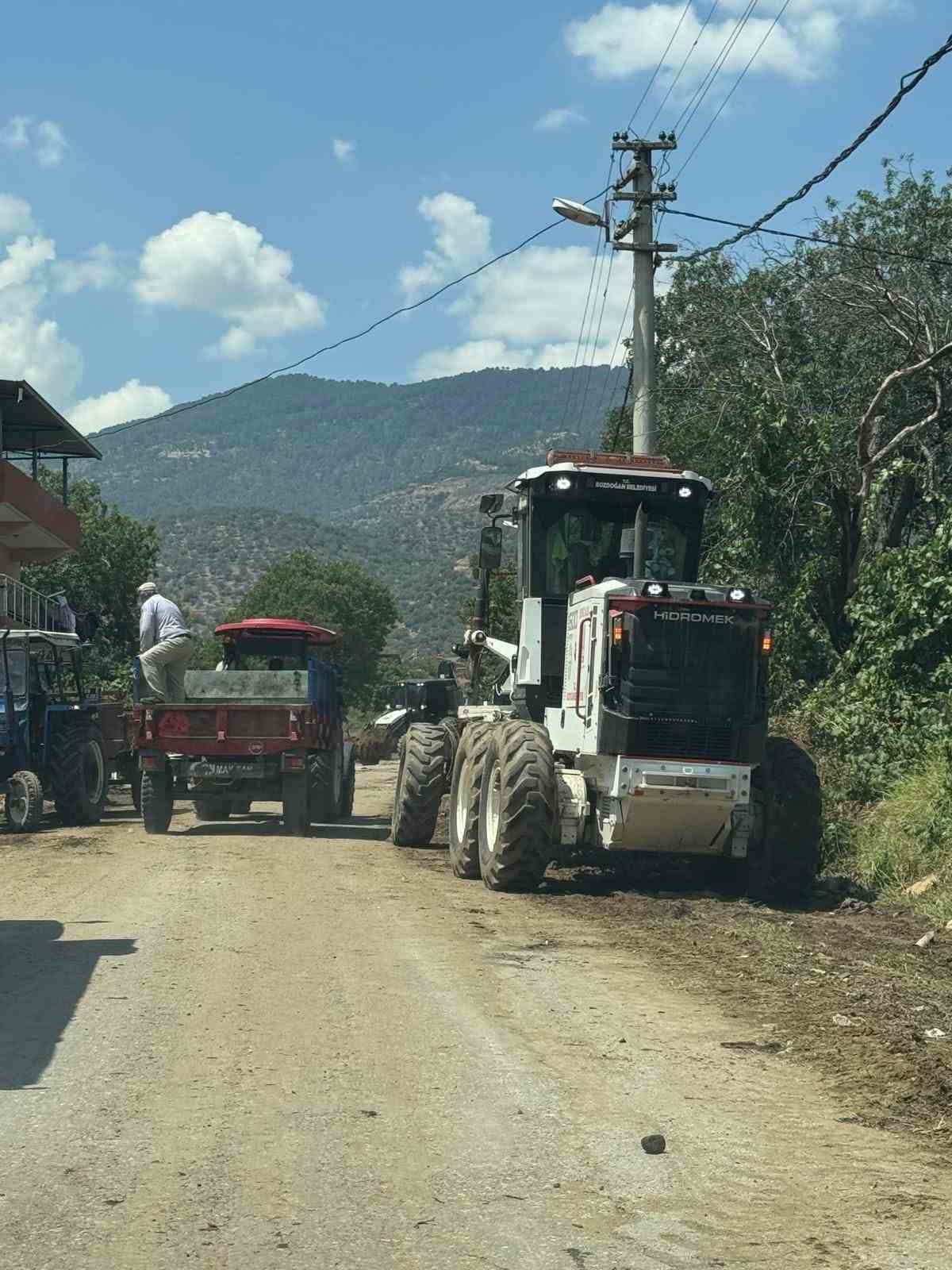 Bozdoğan’da selin izleri siliniyor
