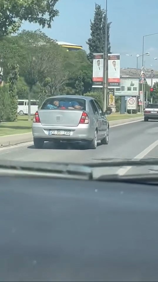 Elazığ’da tehlikeli yolculuk