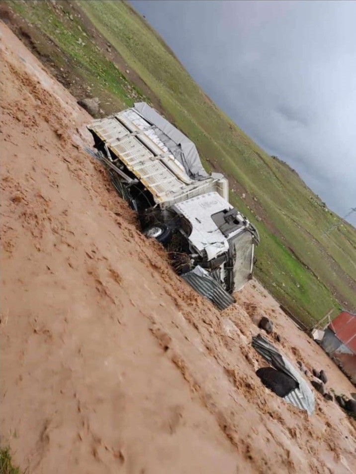 Vali Mustafa Çiftçi, Tekman’da sel yaşanan mahallelerde incelemelerde bulundu
