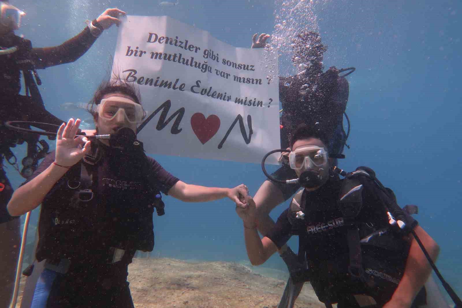 Fethiye’de deniz altında romantik evlilik teklifi
