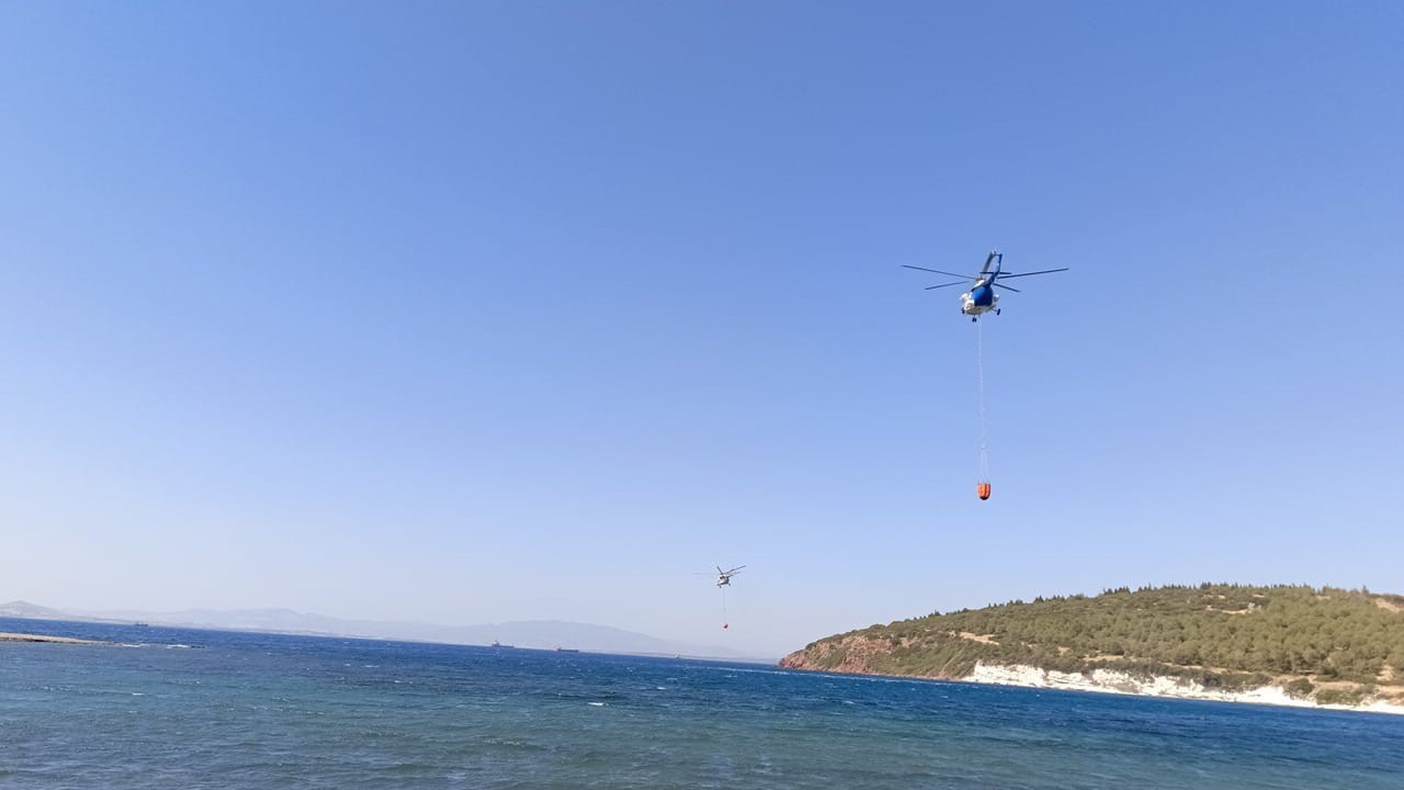 Aliağa’daki otluk yangınına havadan ve karadan müdahale
