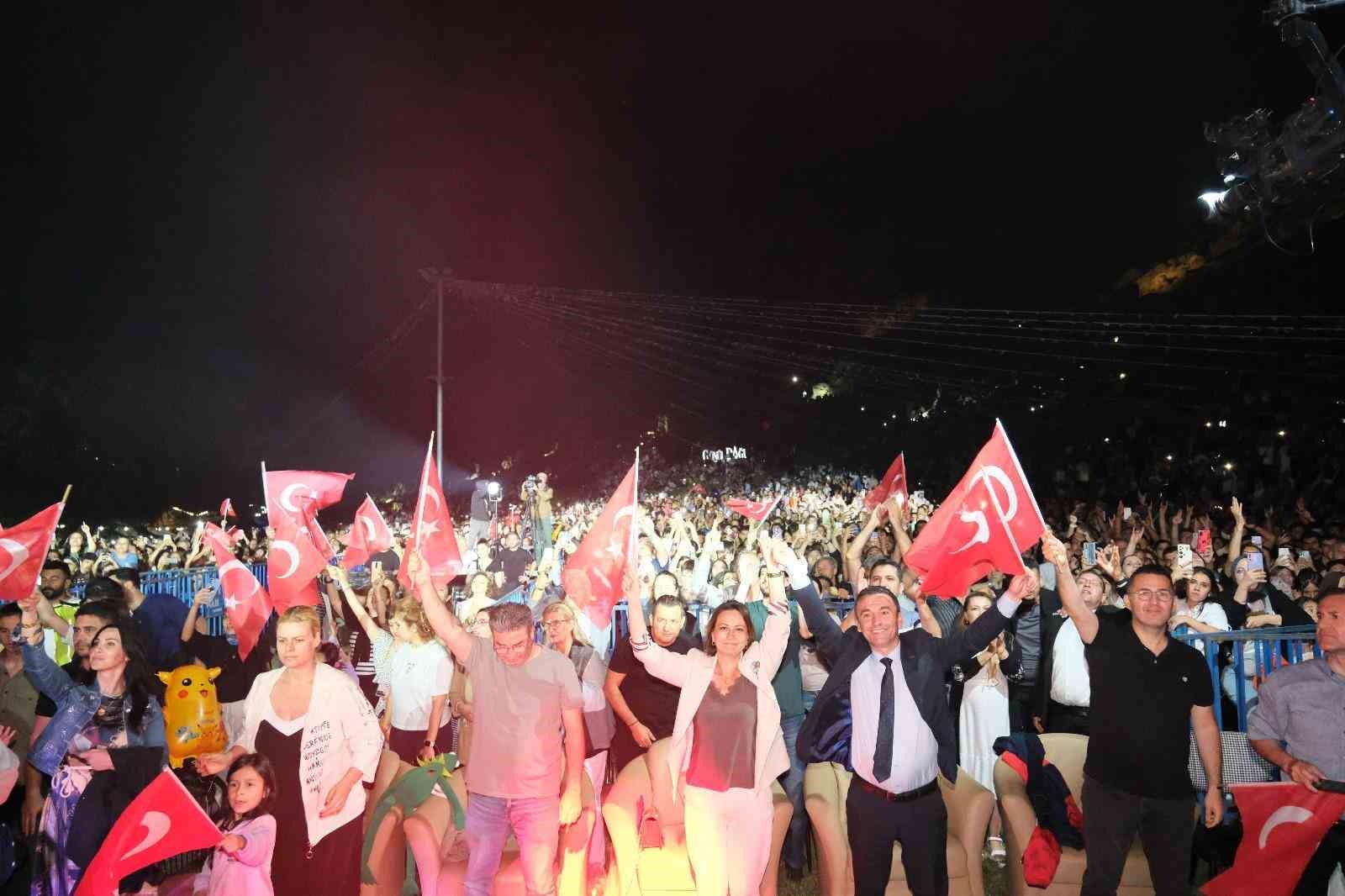 Haluk Levent Sivrihisar’da unutulmaz bir gece yaşattı
