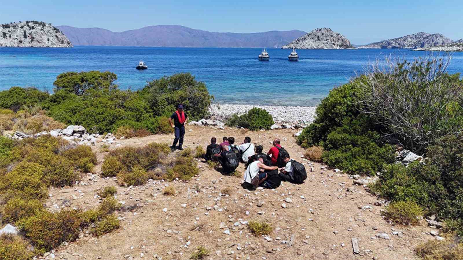 Bozburun’da  karada 16 düzensiz göçmen yakalandı