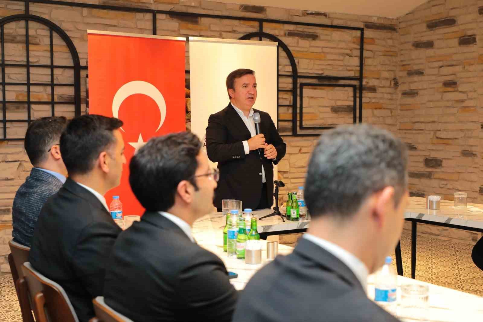 Erzincan&rsquo;dan tayini &ccedil;ıkan kaymakamlara veda yemeği
