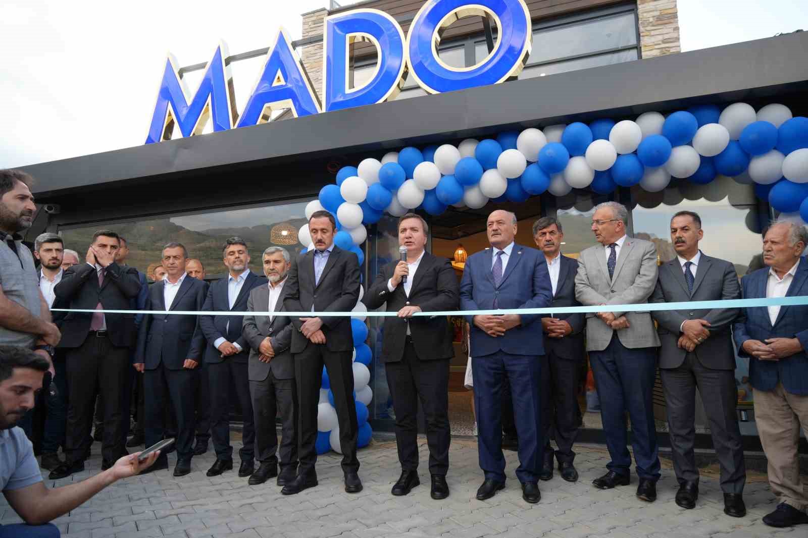 A&ccedil;ılışı yapılan Mado & Cafe Restorant&rsquo;ın geliri &ouml;ğrenciye burs, k&ouml;ylere yol olacak!
