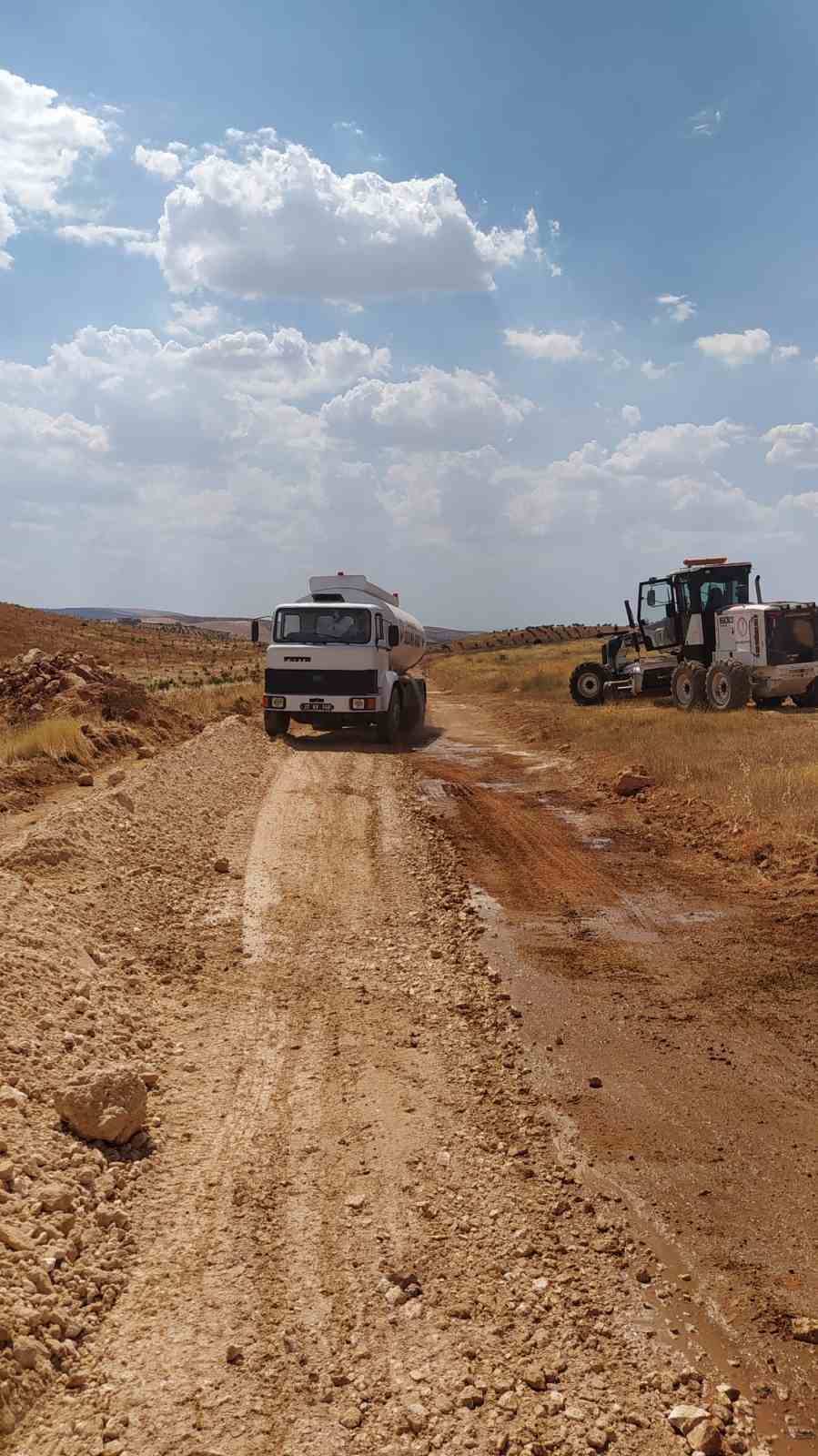 Nizip Belediyesi’nin kırsaldaki hizmetleri sürüyor