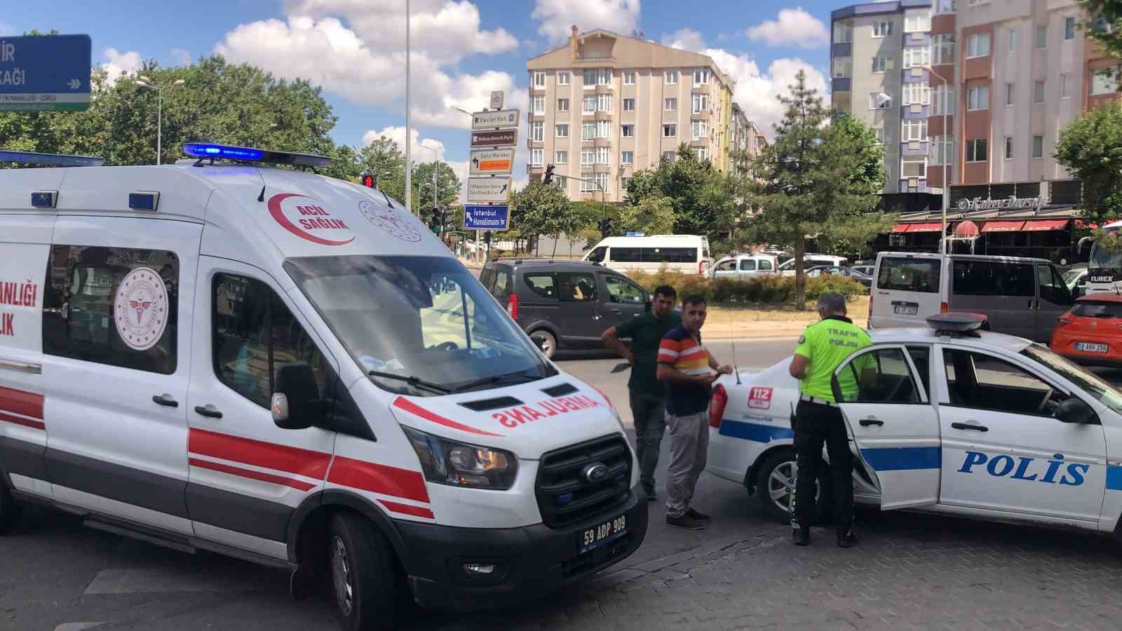 Kavşakta 1 kişinin yaralandığı kaza kamerada
