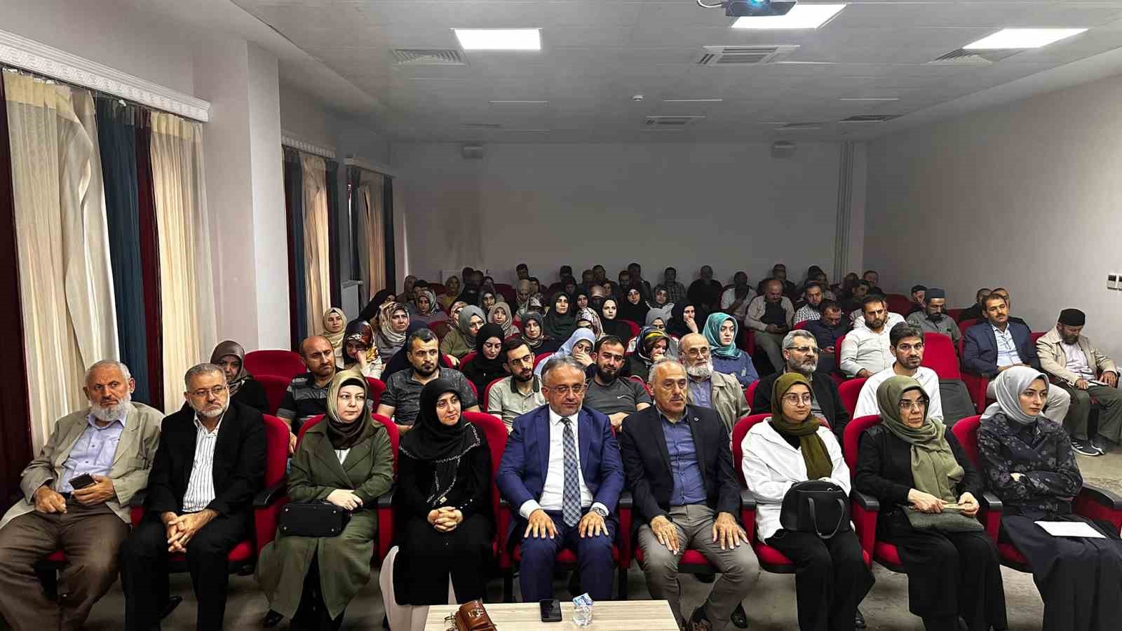 Bayburt’ta ‘Bir Yetime Aile Olmak’ konulu panel düzenlendi