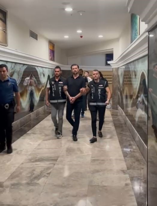 İstanbul merkezli 25 ilde "kara para aklama" operasyonu: Fenomen &ccedil;ift de g&ouml;zaltına alınanlar arasında
