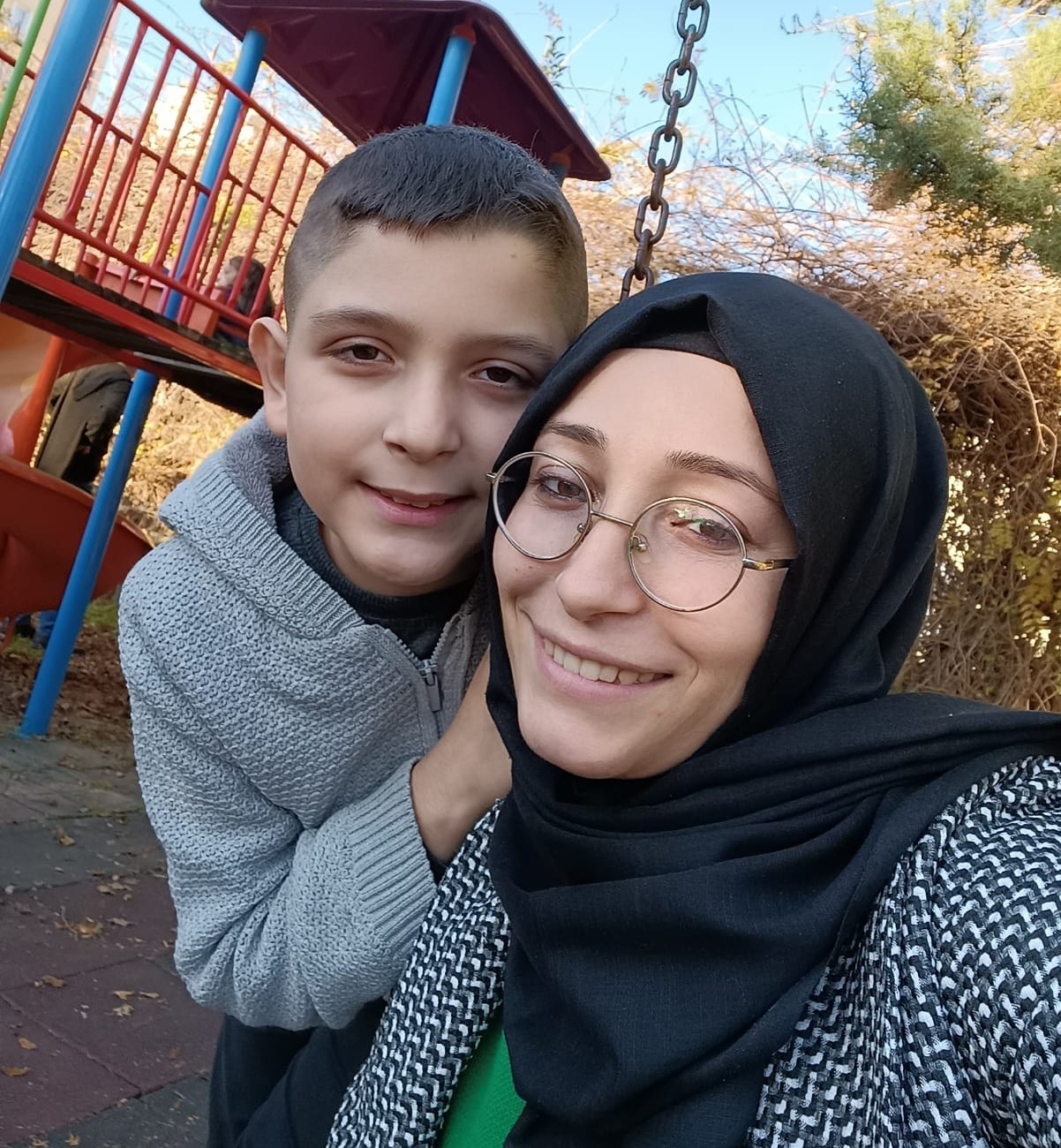Oğlunu kaydettirmek i&ccedil;in gittiği merkezde usta &ouml;ğretici oldu
