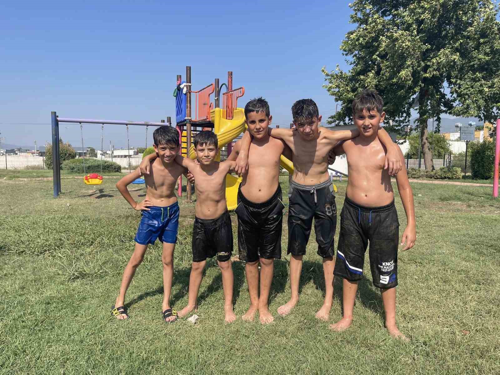 Oyun parkı kavurucu sıcakla birlikte aqua park oldu
