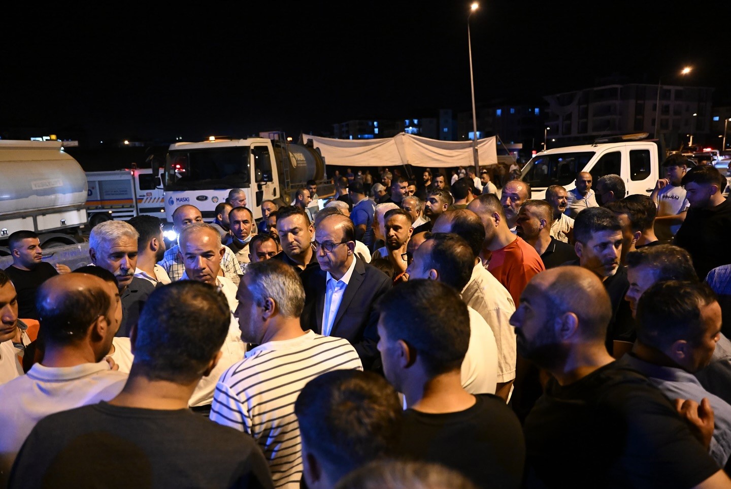 Başkan Ge&ccedil;it: &ldquo;Yangında mağdur olan esnaflarımızın yanındayız&rdquo;
