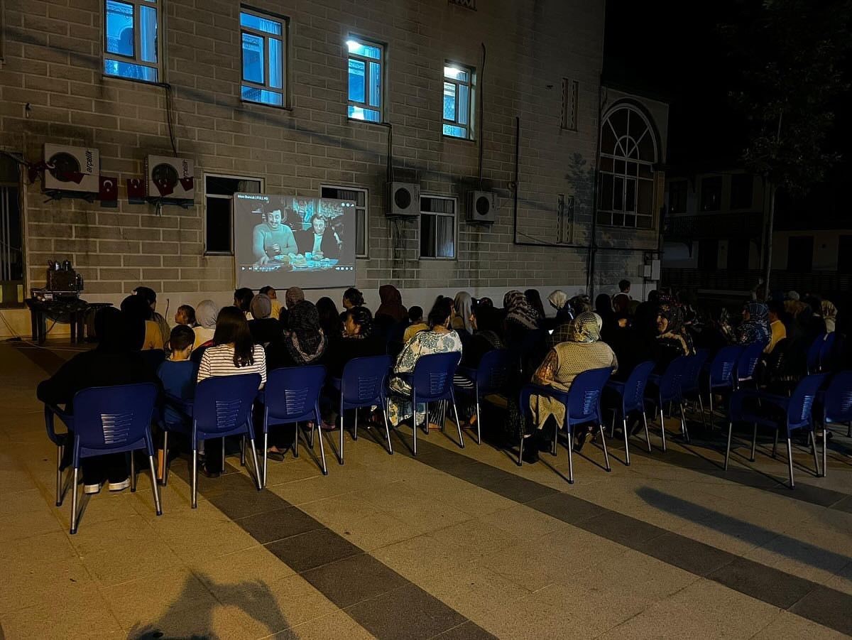 Yenimahale köyünde kadınlara özel açık hava sinema etkinliği
