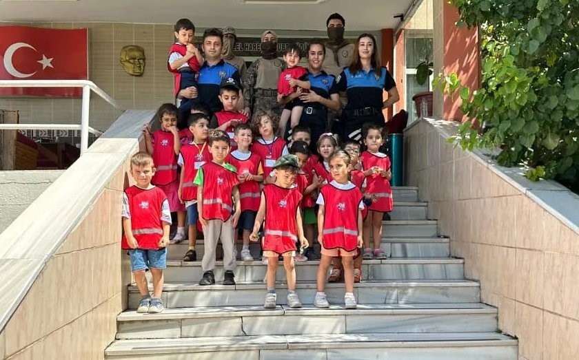 TDP polisleri anaokulu &ouml;ğrencileriyle bir araya geldi
