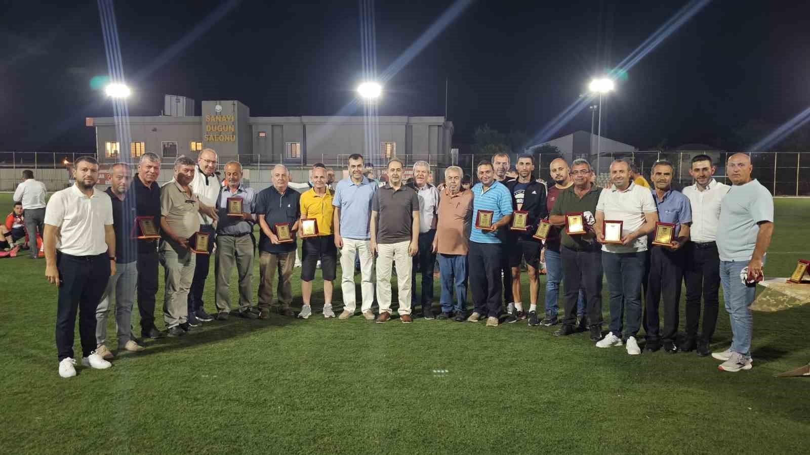 Bandırma&rsquo;da mahalleler arası futbol turnuvasının şampiyonu belli oldu
