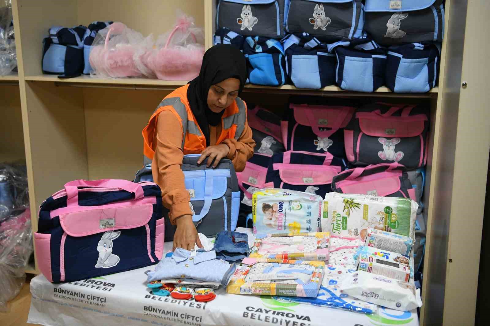 Çayırova Belediyesi’nden "hoş geldin bebek seti" hediyesi