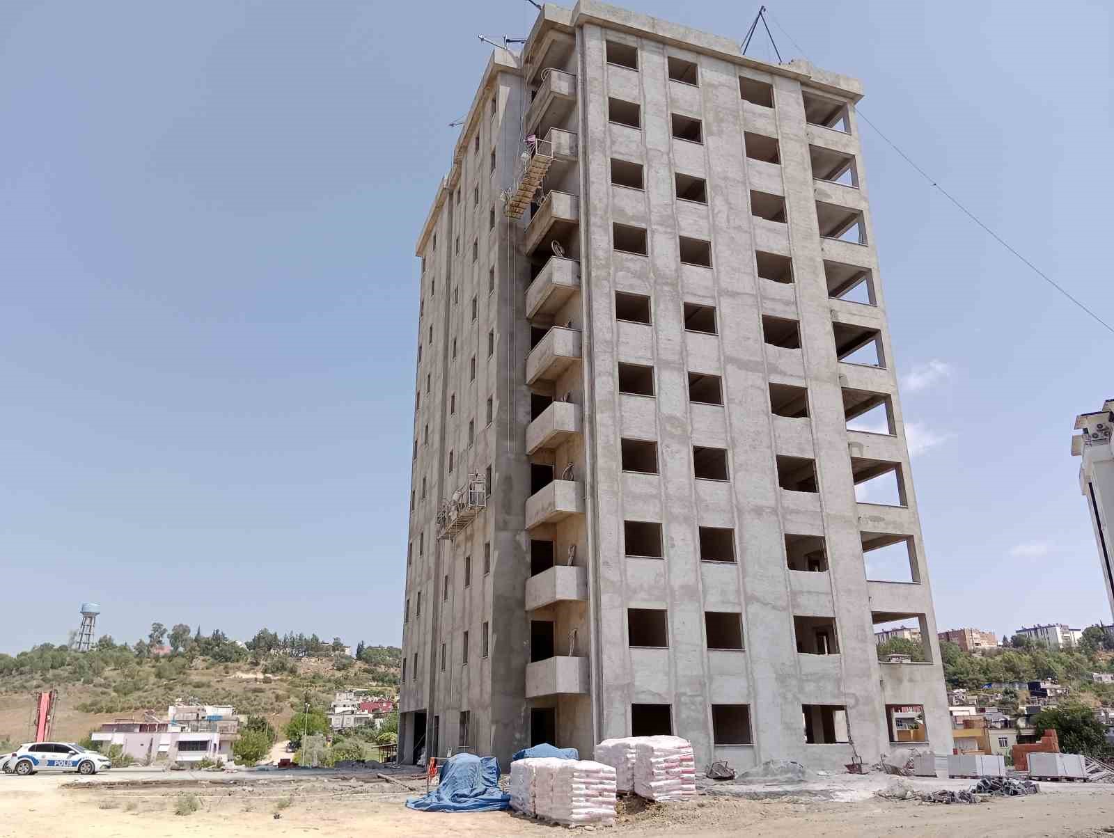 Adana’da inşaatın 6’ıncı katından düşen işçi öldü