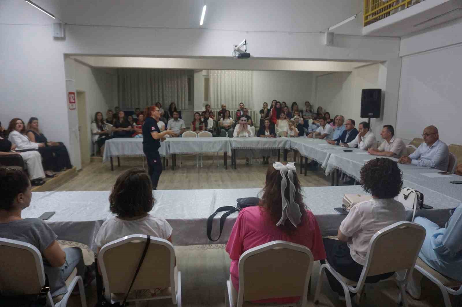 Edirne&rsquo;de g&ouml;n&uuml;ll&uuml; ilk yardımcılar sertifikalarını aldı
