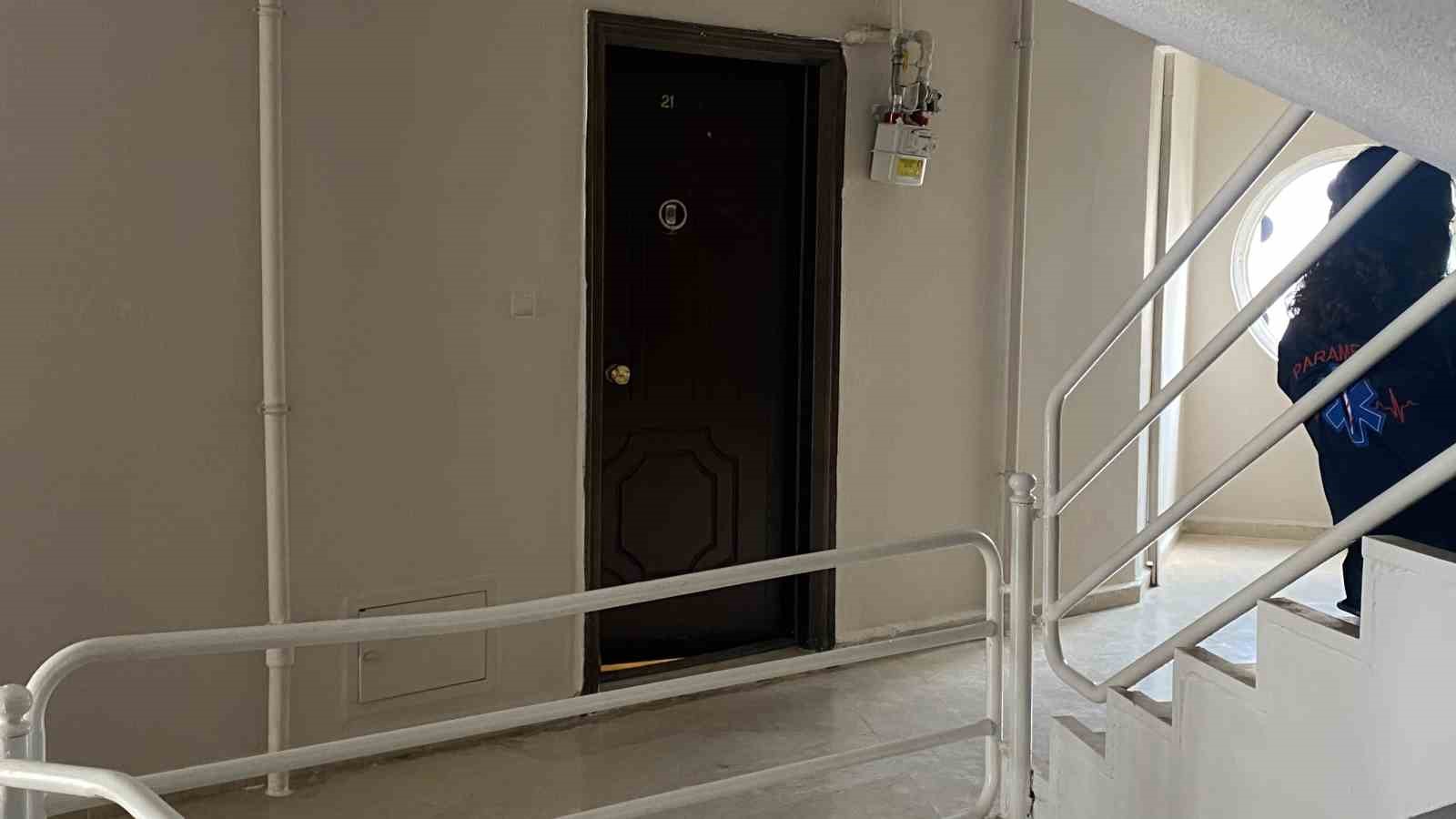 Diyarbakır&rsquo;da kadın &ouml;ğretmen, g&ouml;n&uuml;l ilişkisi yaşadığı iddia edilen &ouml;ğretmeni &ouml;ld&uuml;rd&uuml;
