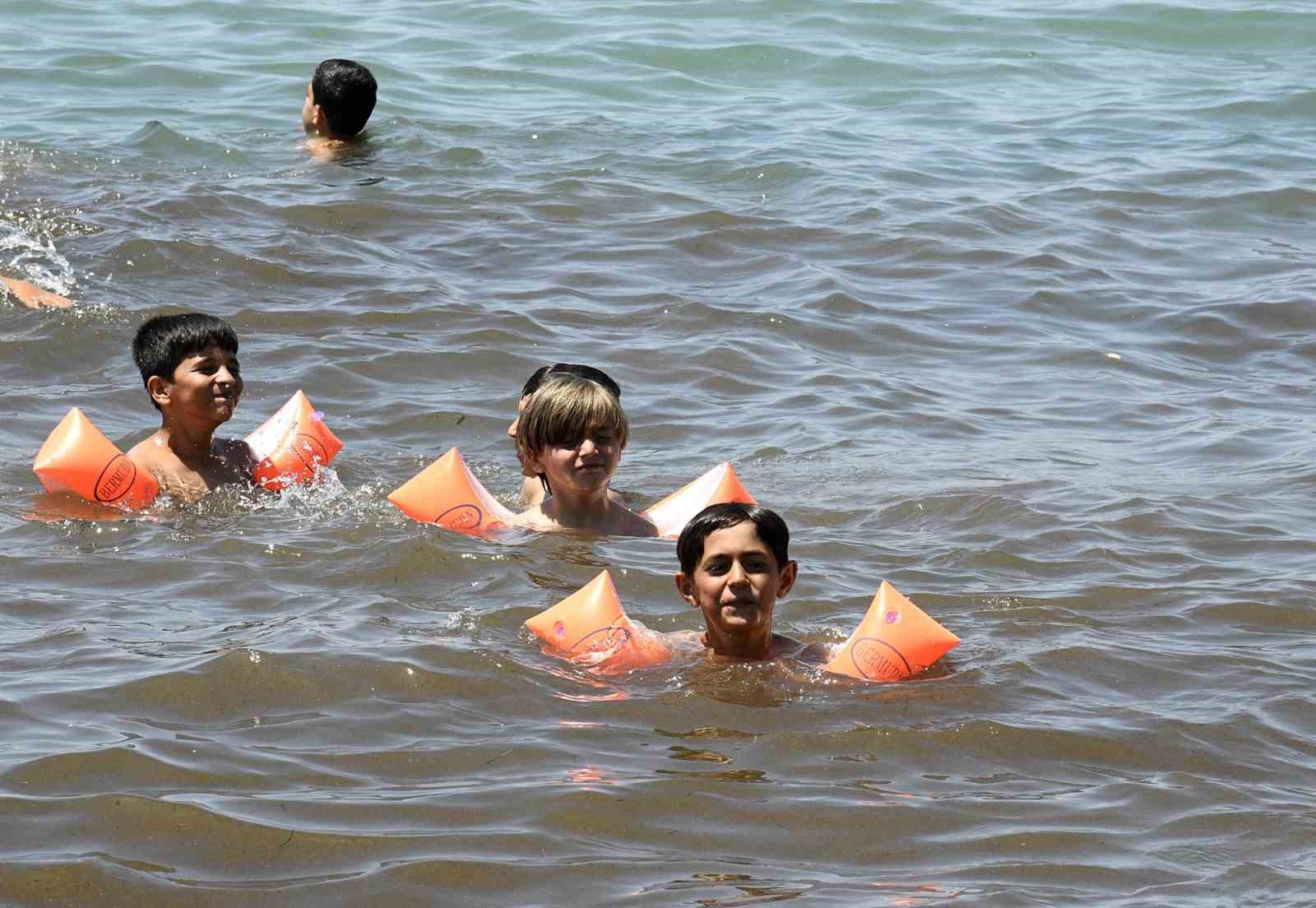 Kuşadası Belediyesi Nusaybinli çocukları ilk kez denizle buluşturdu