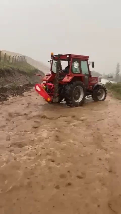 Erzurum&rsquo;un Horasan il&ccedil;esinde şiddetli sağanak sonrası sel felaketi
