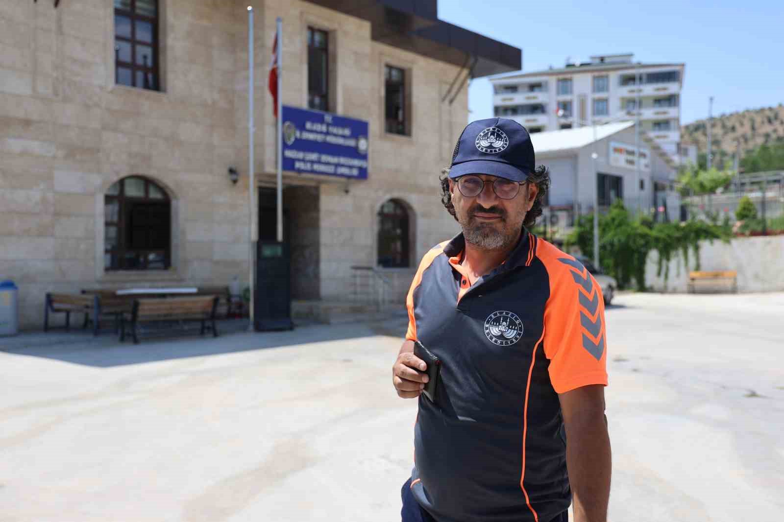 Temizlik personeli bulduğu para dolu cüzdanı polise teslim etti