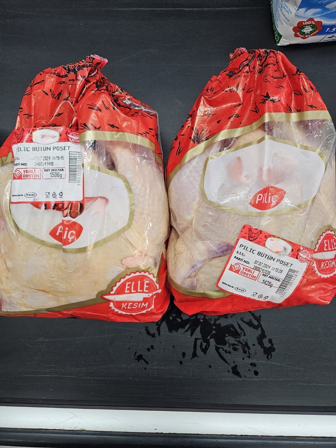 Marketlerde son kullanma tarihi geçmiş ürünler ele geçirildi
