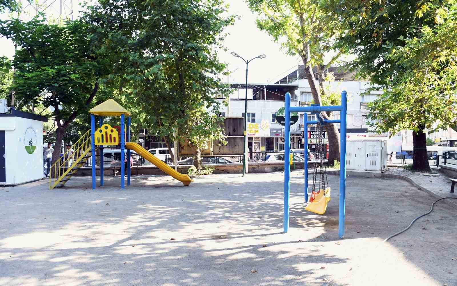 Başkan Aydın mahalle mahalle gezdi, hizmet s&ouml;z&uuml; verdi
