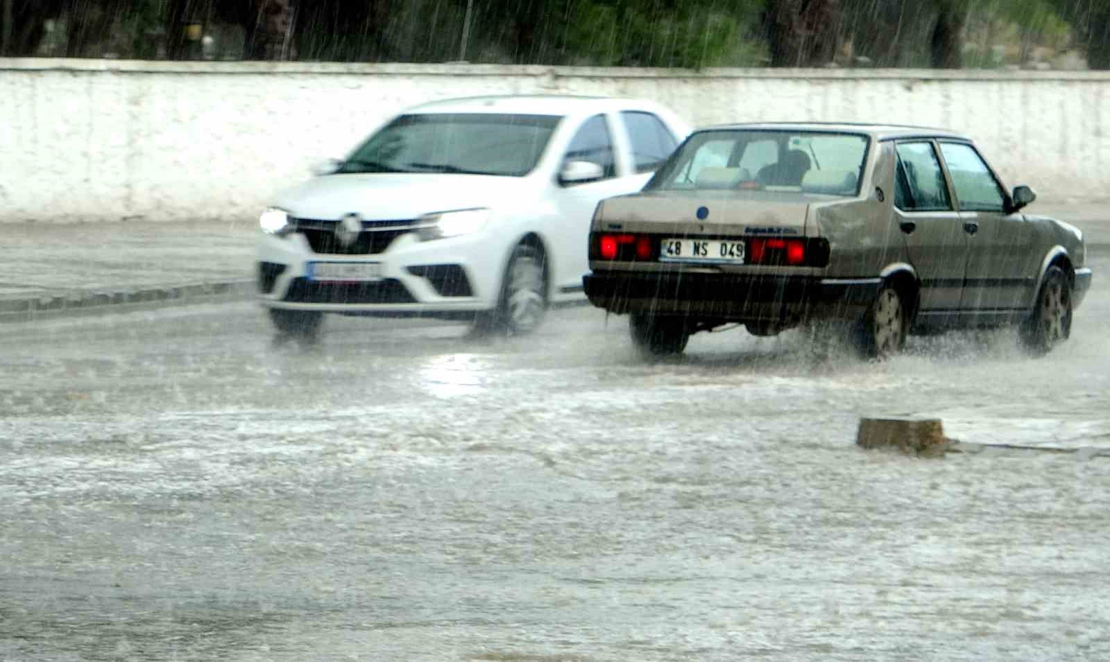 Muğla’da yaz yağmuru serinletti
