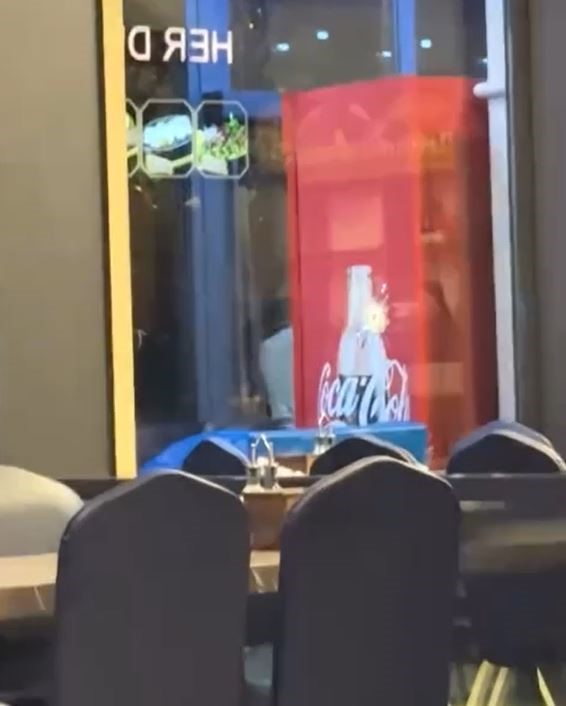 Esenyurt&rsquo;ta motosikleti şahıslar, restorana ateş a&ccedil;tı: O anlar kamerada
