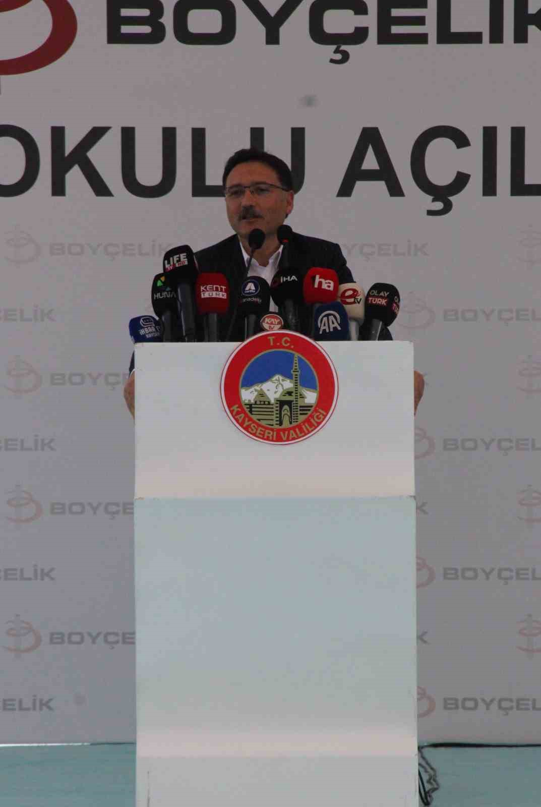 Vali &Ccedil;i&ccedil;ek: &ldquo;ERVA Spor Okulları projesi Kayseri&rsquo;nin kendi i&ccedil;erisinden &ccedil;ıktı ve b&uuml;t&uuml;n T&uuml;rkiye&rsquo;ye yayılıyor&rdquo;
