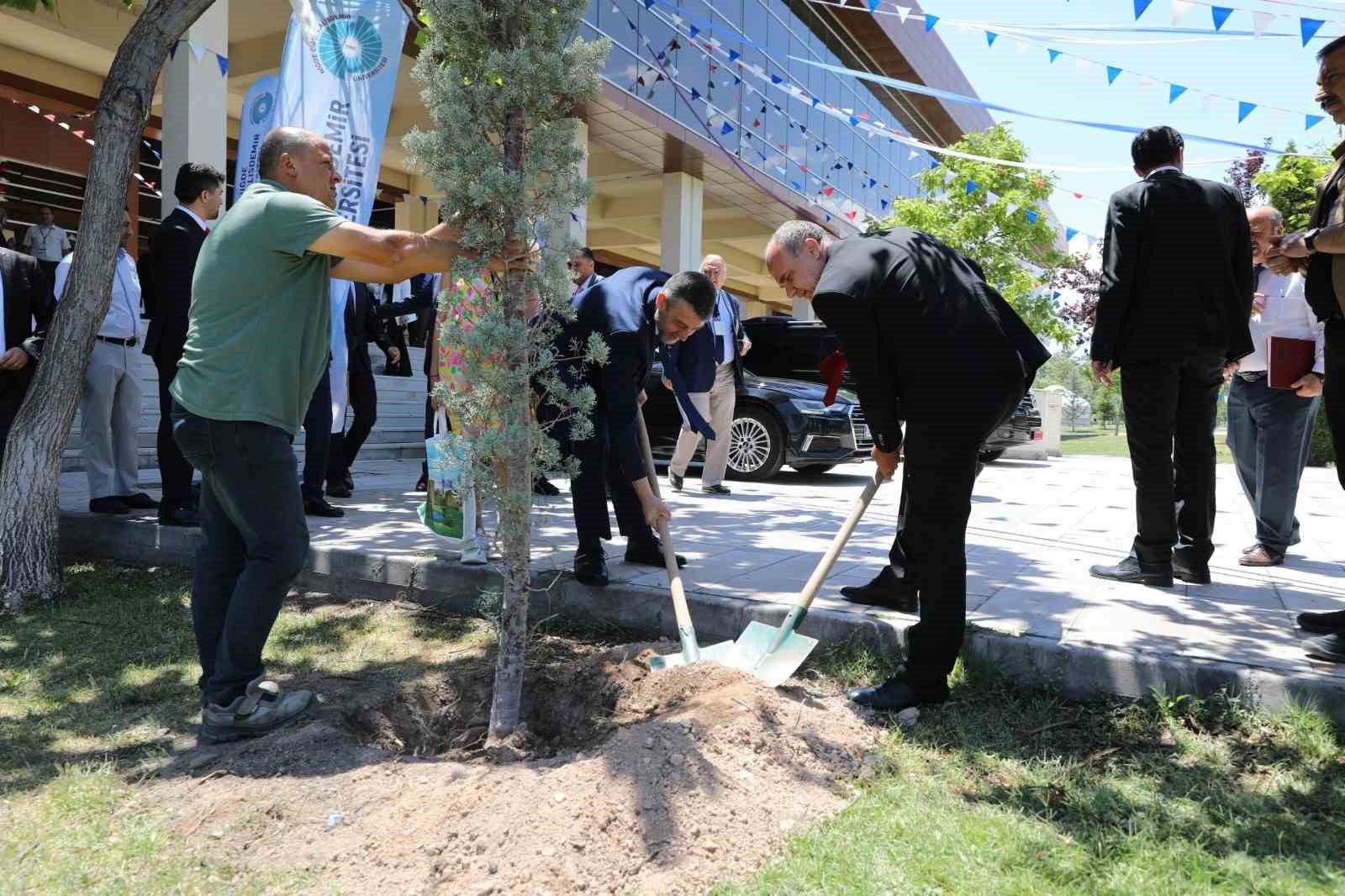 Niğde’de ’3. Uluslararası Sigortacılık, Bankacılık ve Finans Sempozyumu’ İhlas Haber Ajansı