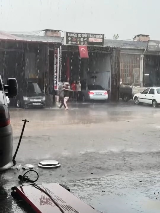 Nemin bunalttığı Kocaeli&rsquo;de sağanak etkili oldu
