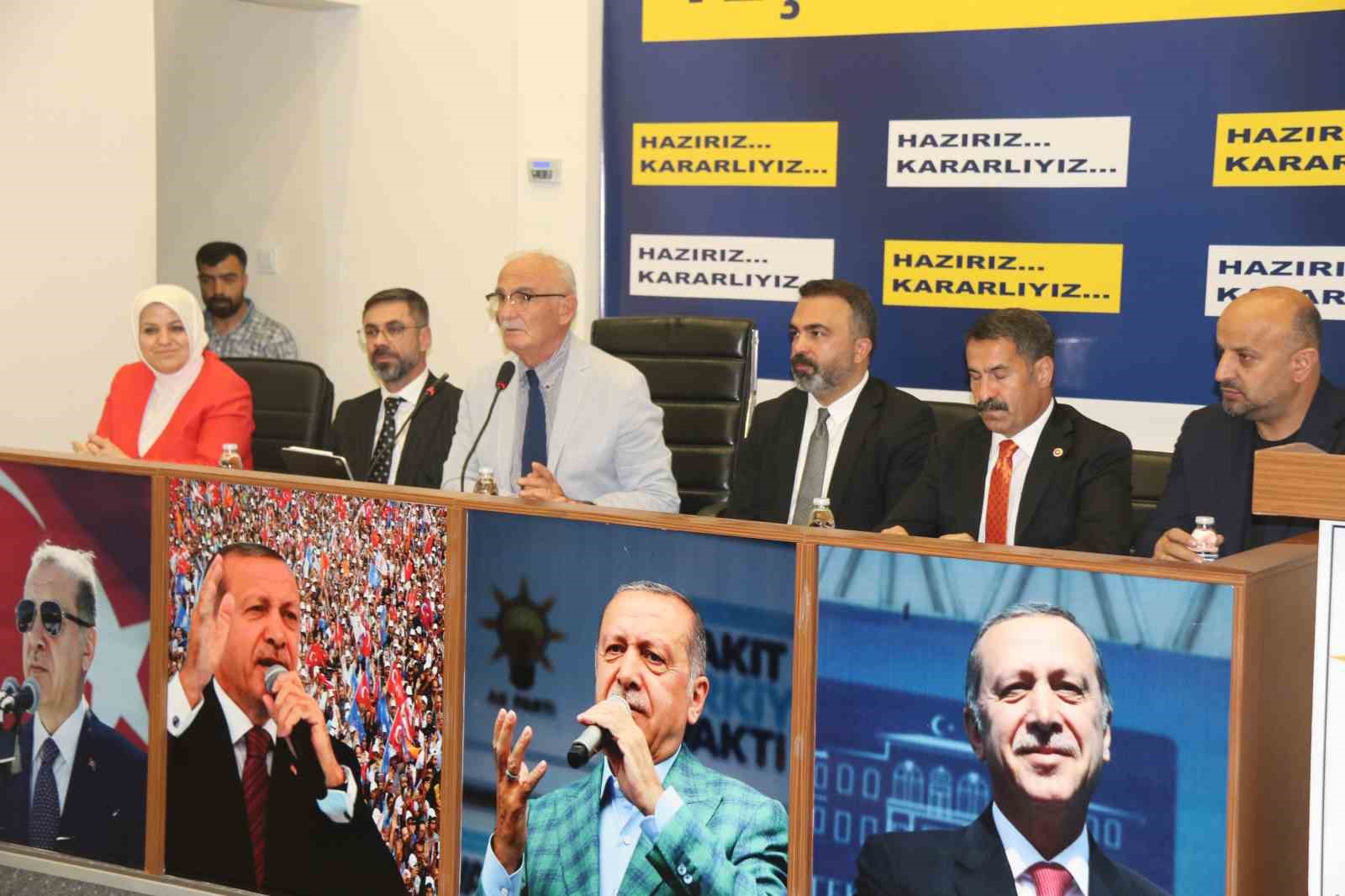 AK Parti Genel Başkan Yardımcısı Yılmaz, Bitlis&rsquo;te partililerle buluştu
