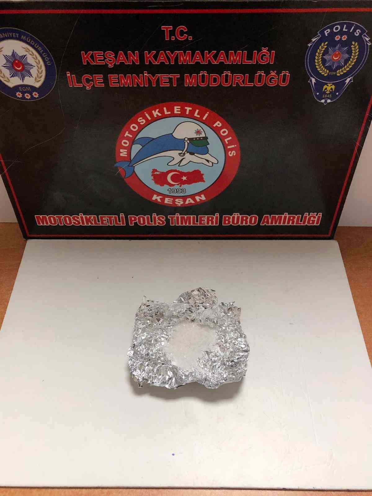 Keşan&rsquo;da 3 kişinin &uuml;zerinden 9,48 gram uyuşturucu ele ge&ccedil;irildi
