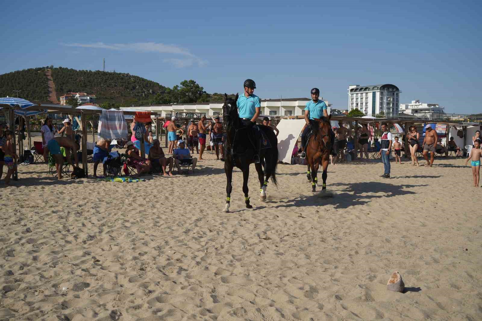 Atlı jandarmalar, plajların g&uuml;venliğini sağlayacak

