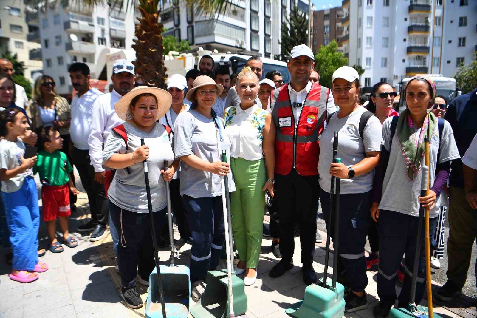 &Ccedil;ukurova sokaklara tertemiz oluyor
