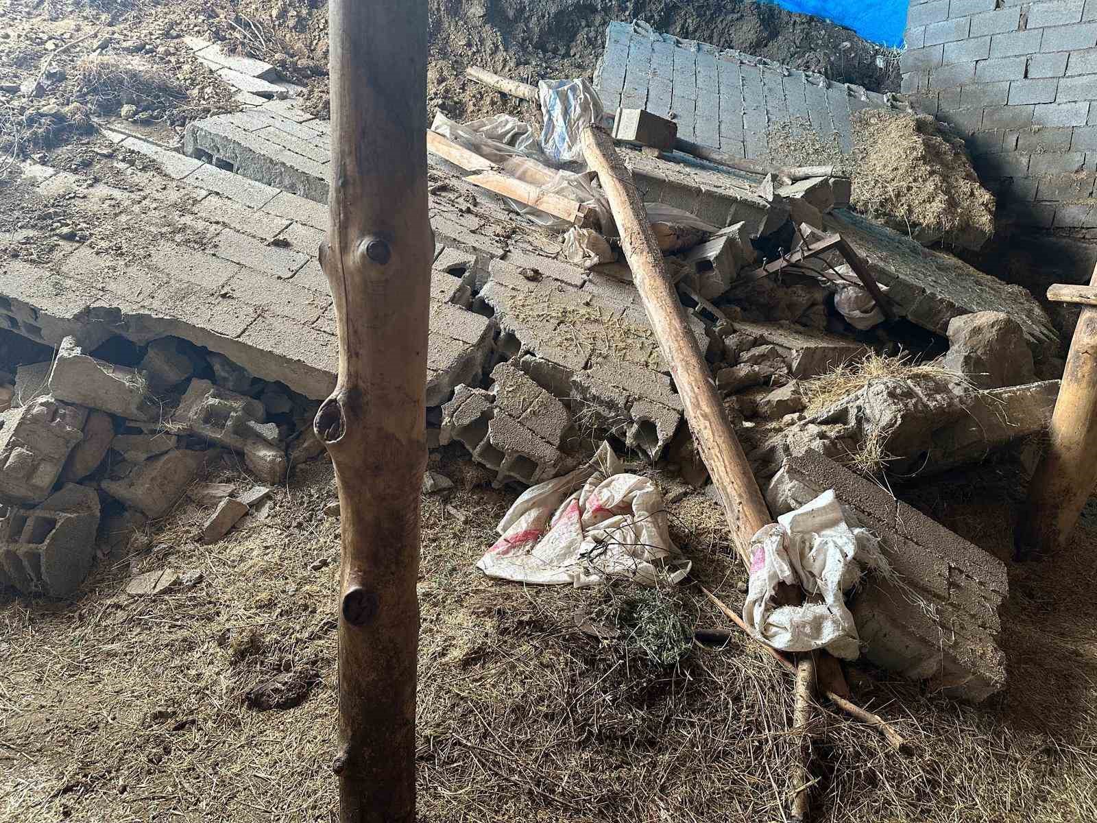 Tunceli’de dolu ve sağanak ekili alanlara zarar verdi