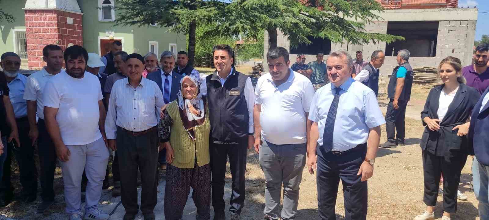 Darıdere k&ouml;y&uuml;n&uuml;n yol sorunu &ccedil;&ouml;z&uuml;ld&uuml;
