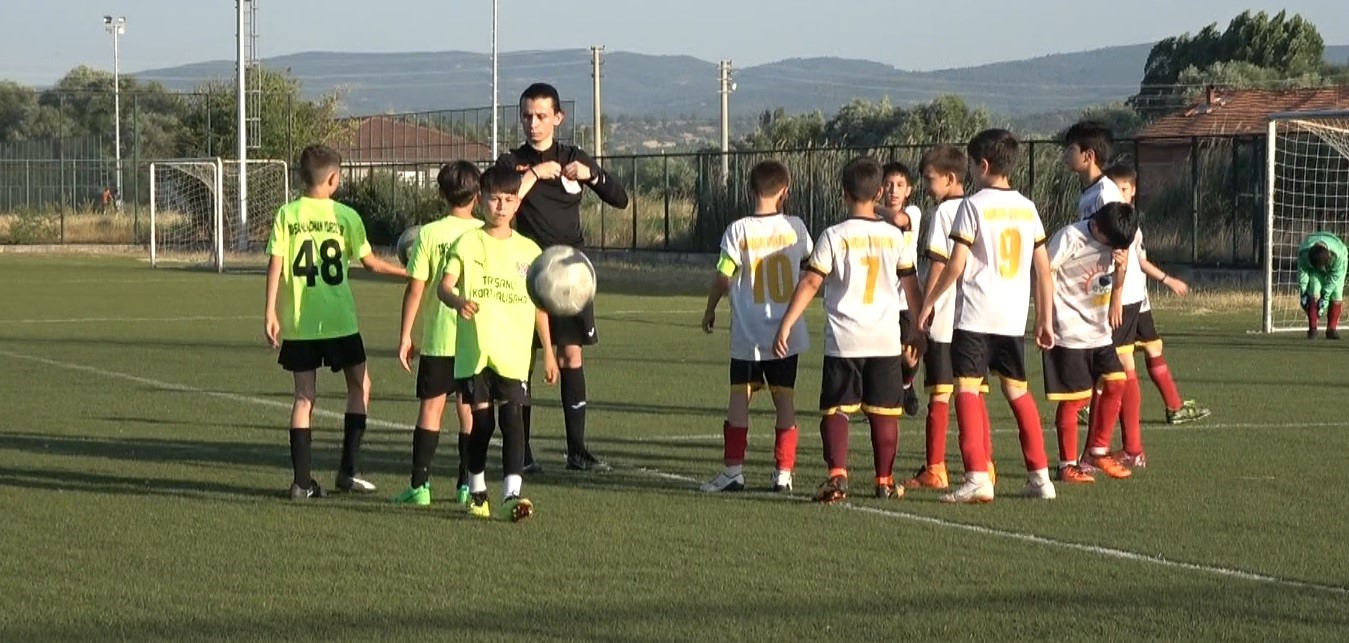 Tavşanlı İdman Yurdu Spor&rsquo;da 3 kategoride şampiyonluk sevinci
